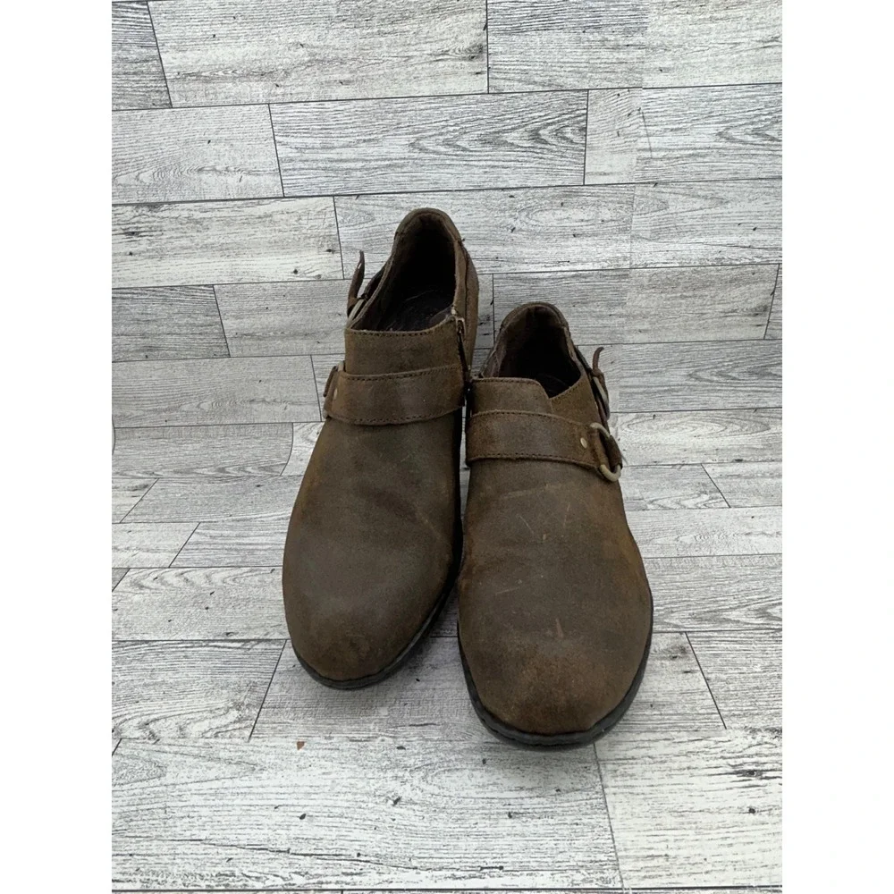 Born brown leather